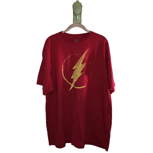 DC Comics Flash Distressed Circle Lightning Bolt Graphic Tee Red - Picture 1 of 3